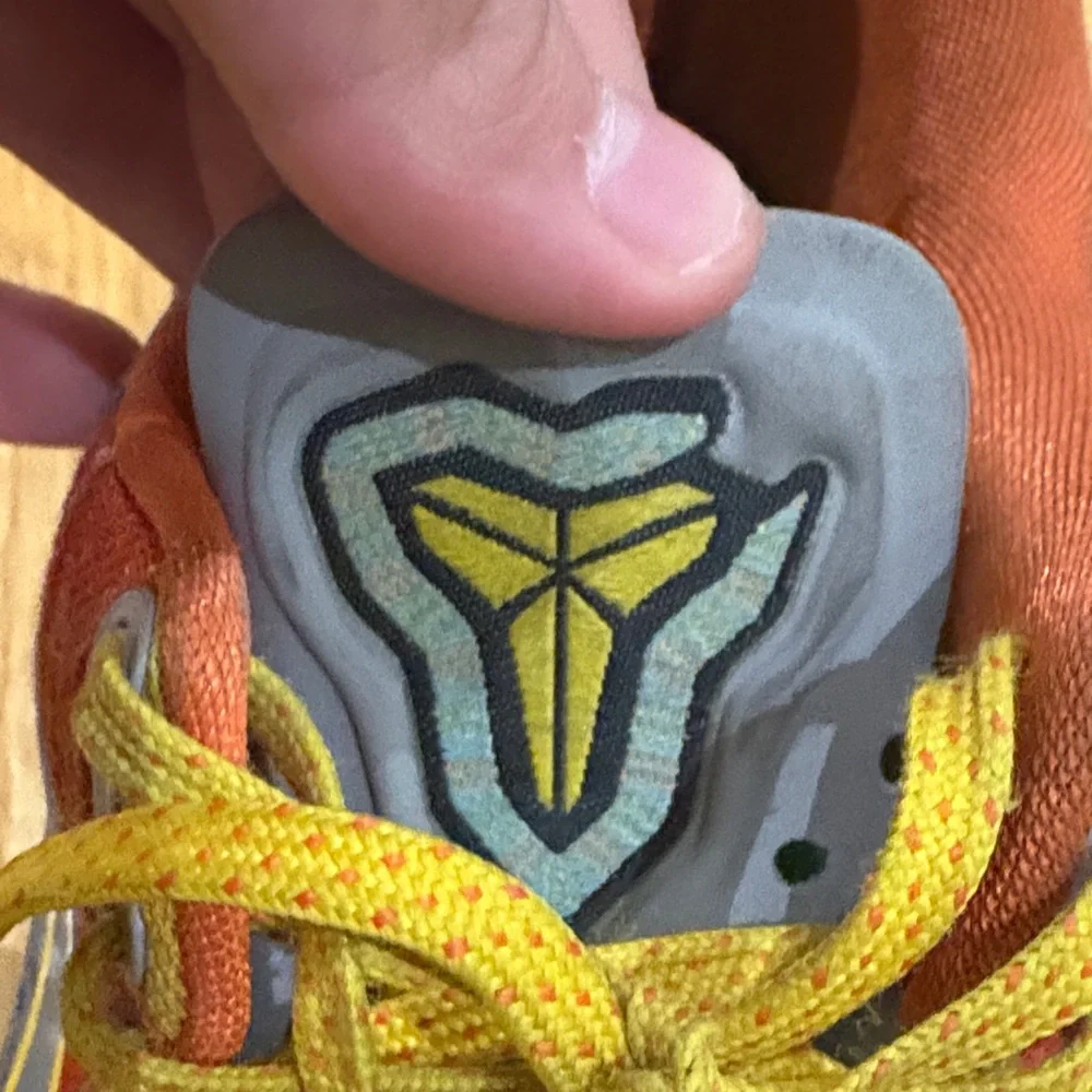 Nike Multicolor Sneakers with Yellow and Blue Highlights - Picture 3 of 9